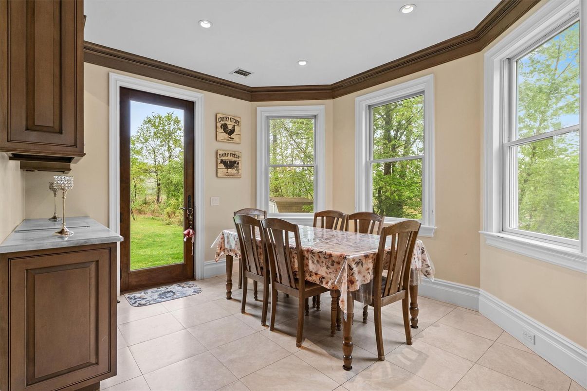 Dining room, Interior, Recessed Lighting