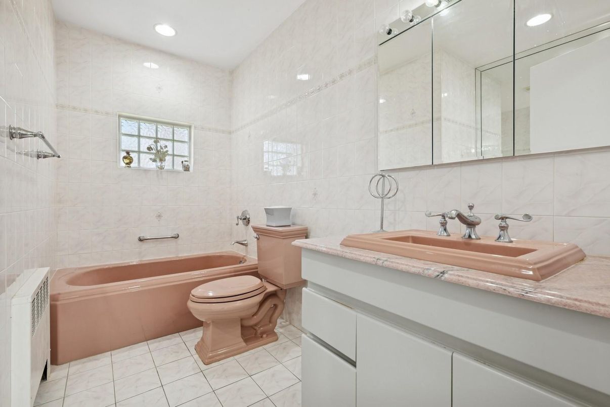 Bathroom, Interior, Recessed Lighting