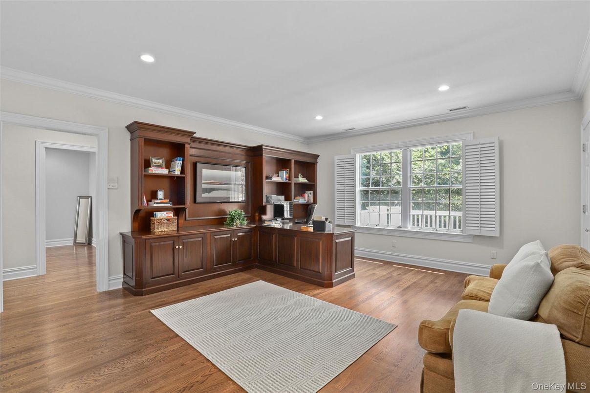 Home Office, Interior, Recessed Lighting, Wood Texture Flooring