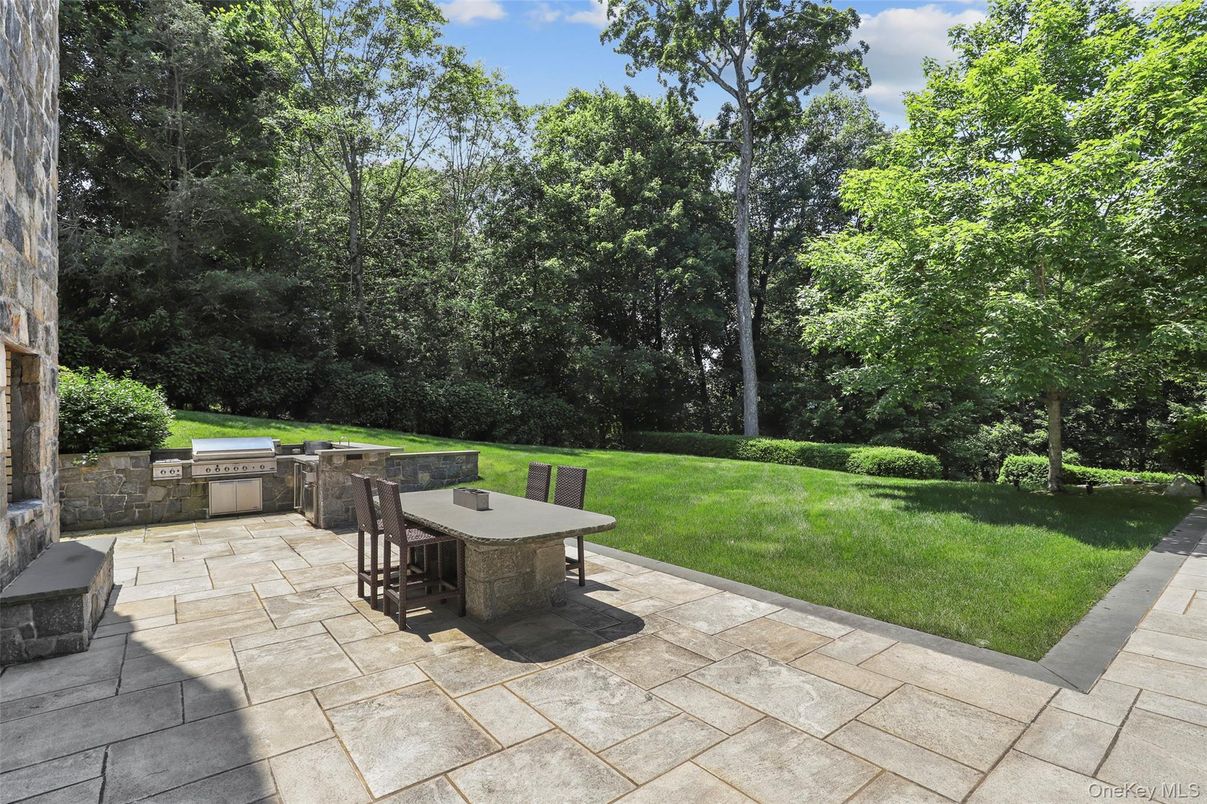 Backyard, Exterior, Outdoor Kitchen