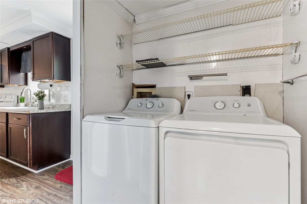 Interior, Utility Closets, Washer, Wood Texture Flooring