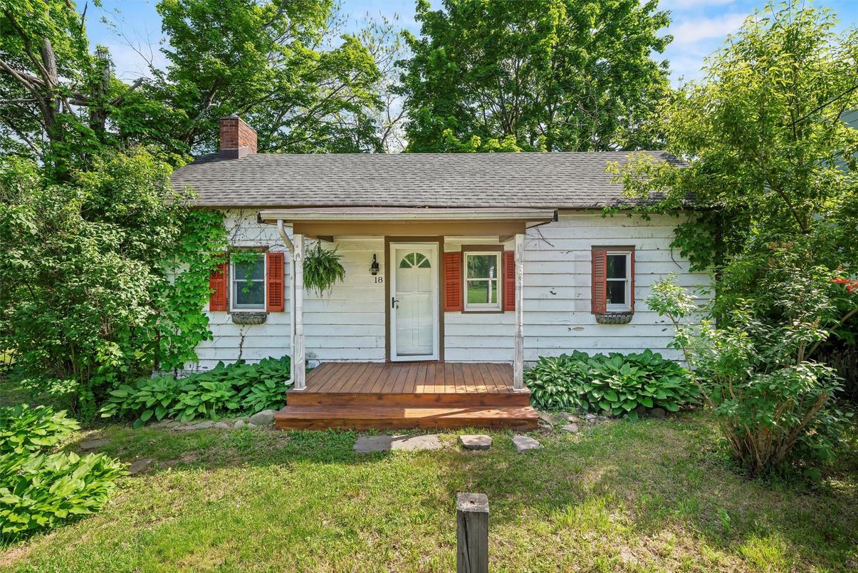 Exterior, Facade, Cape Cod