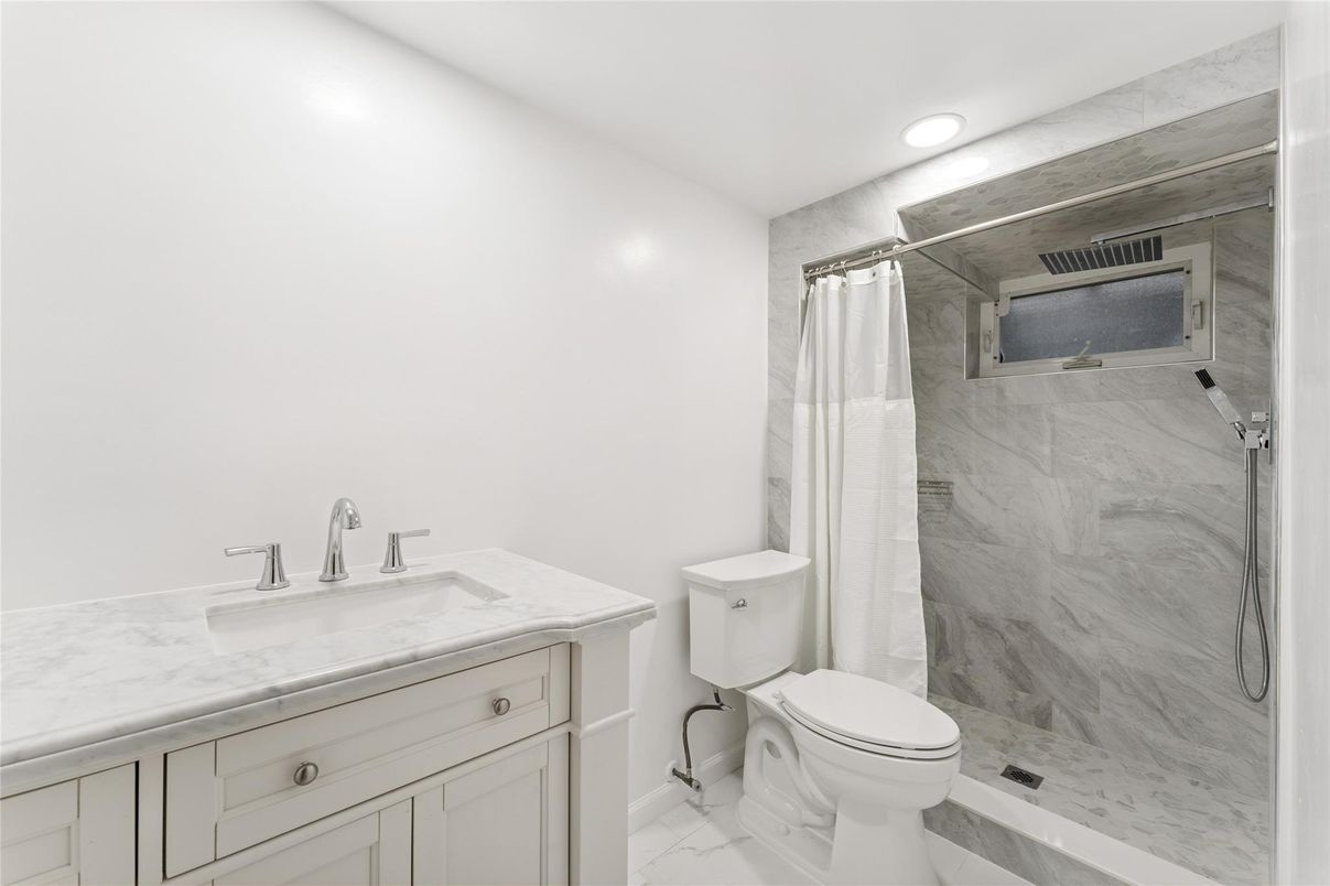 Bathroom, Interior, Marble, Marble Walls, Recessed Lighting