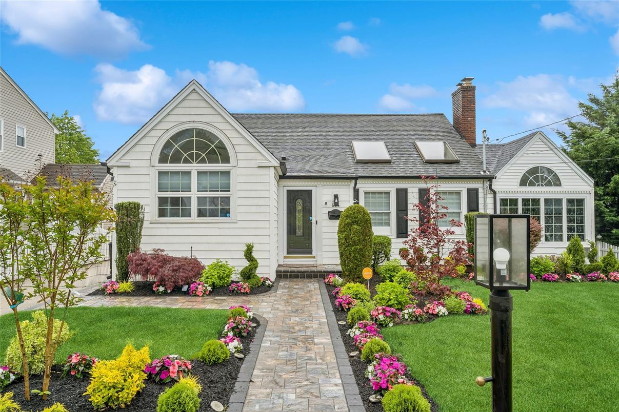 Exterior, Facade, Cape Cod