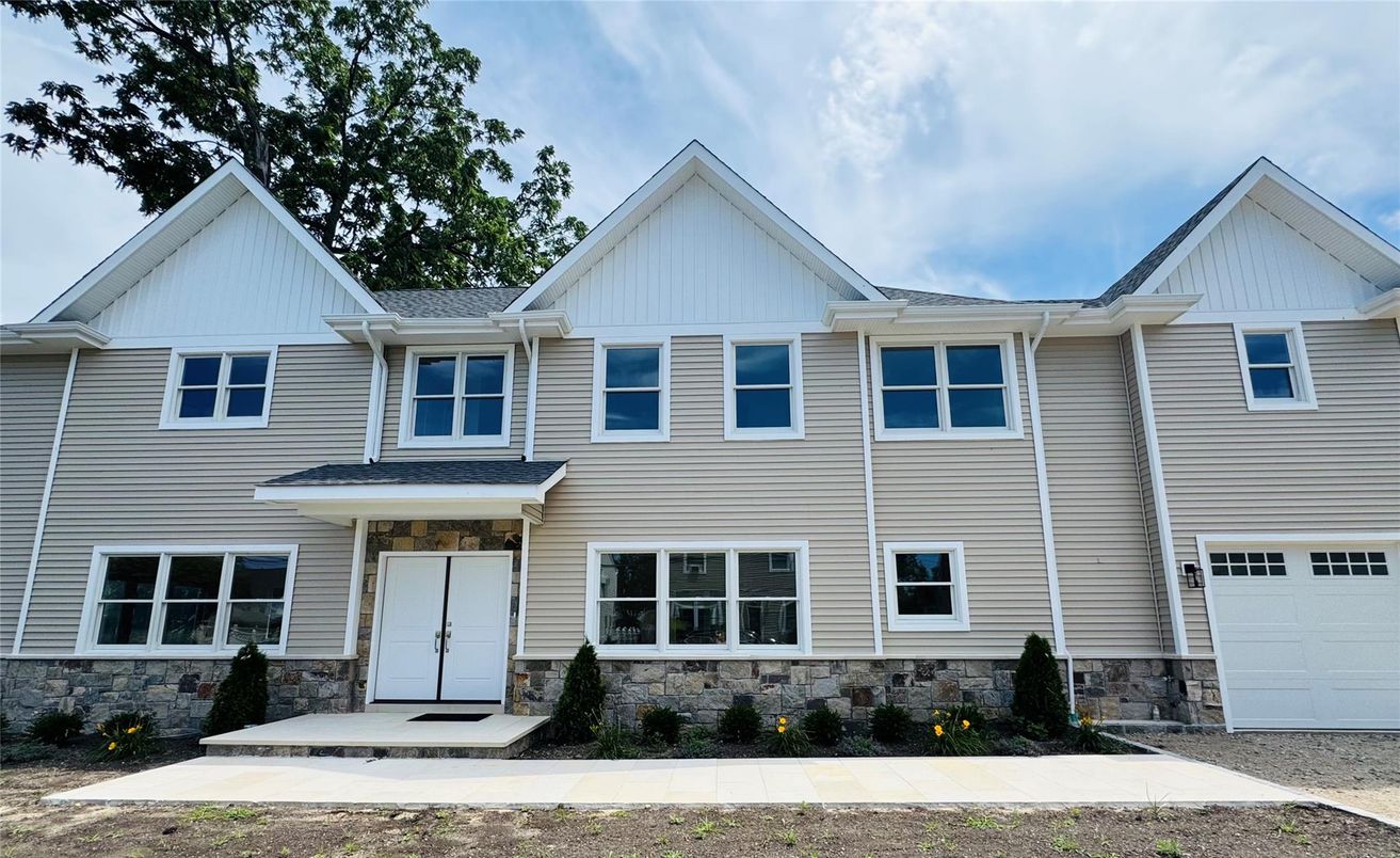 Attached, Exterior, Facade, Rowhouse
