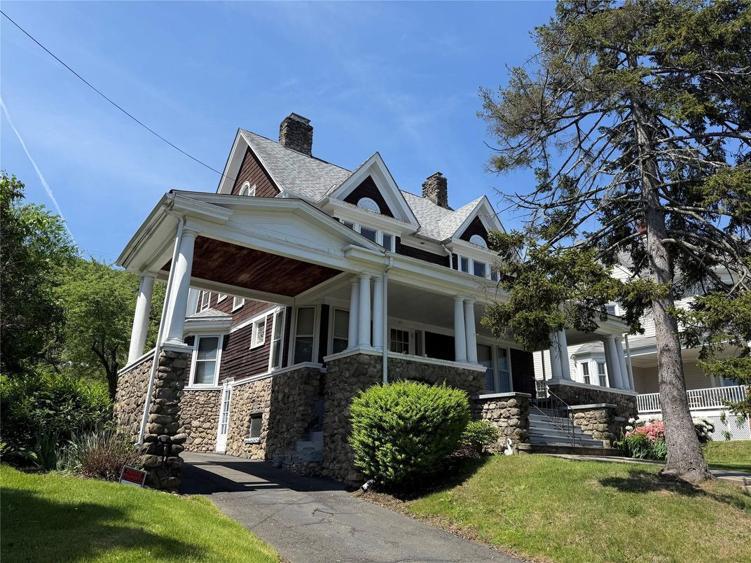 Exterior, Facade, Queen Anne Victorian
