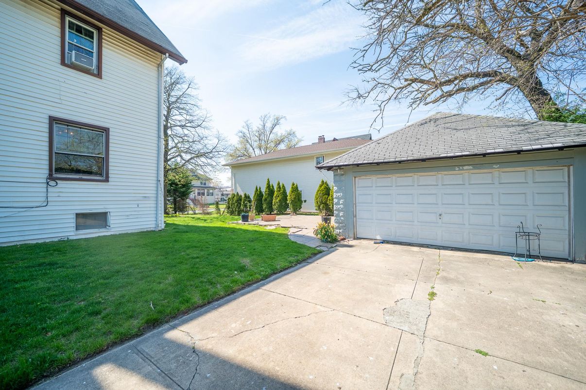 Backyard, Detached Garage, Exterior