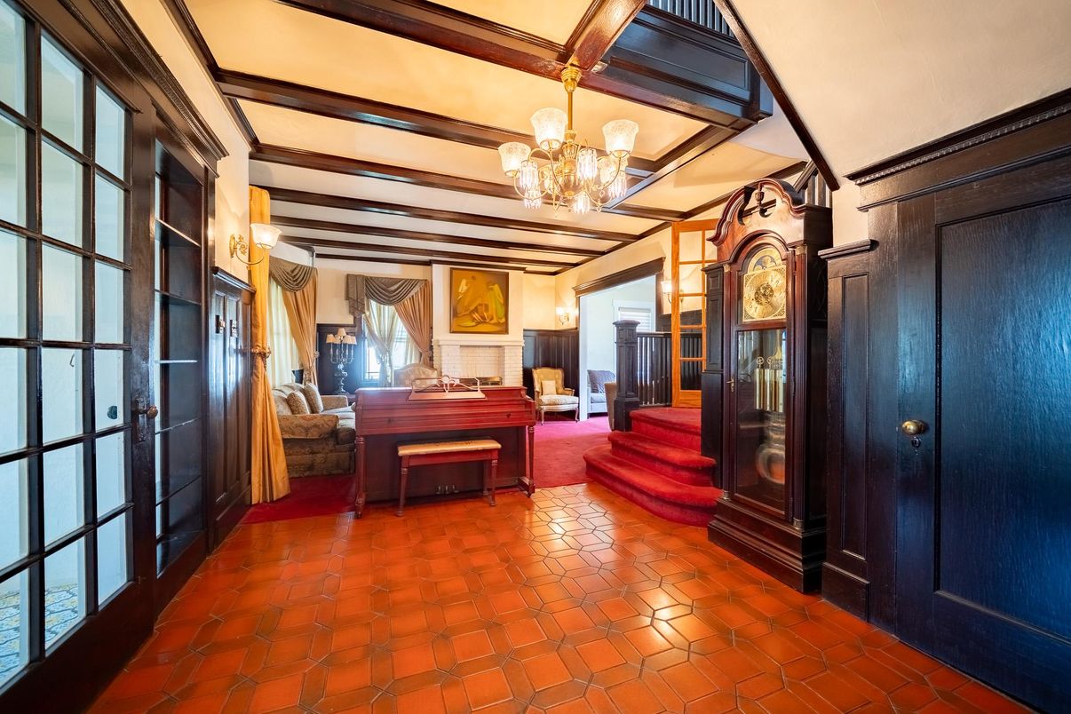 Chandelier, Interior, Piano, Wooden Beams