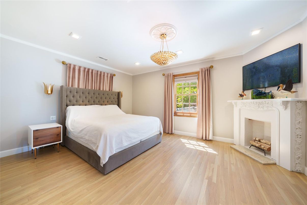 Bedroom, Chandelier, Fireplace, Interior, Recessed Lighting, Wood Texture Flooring