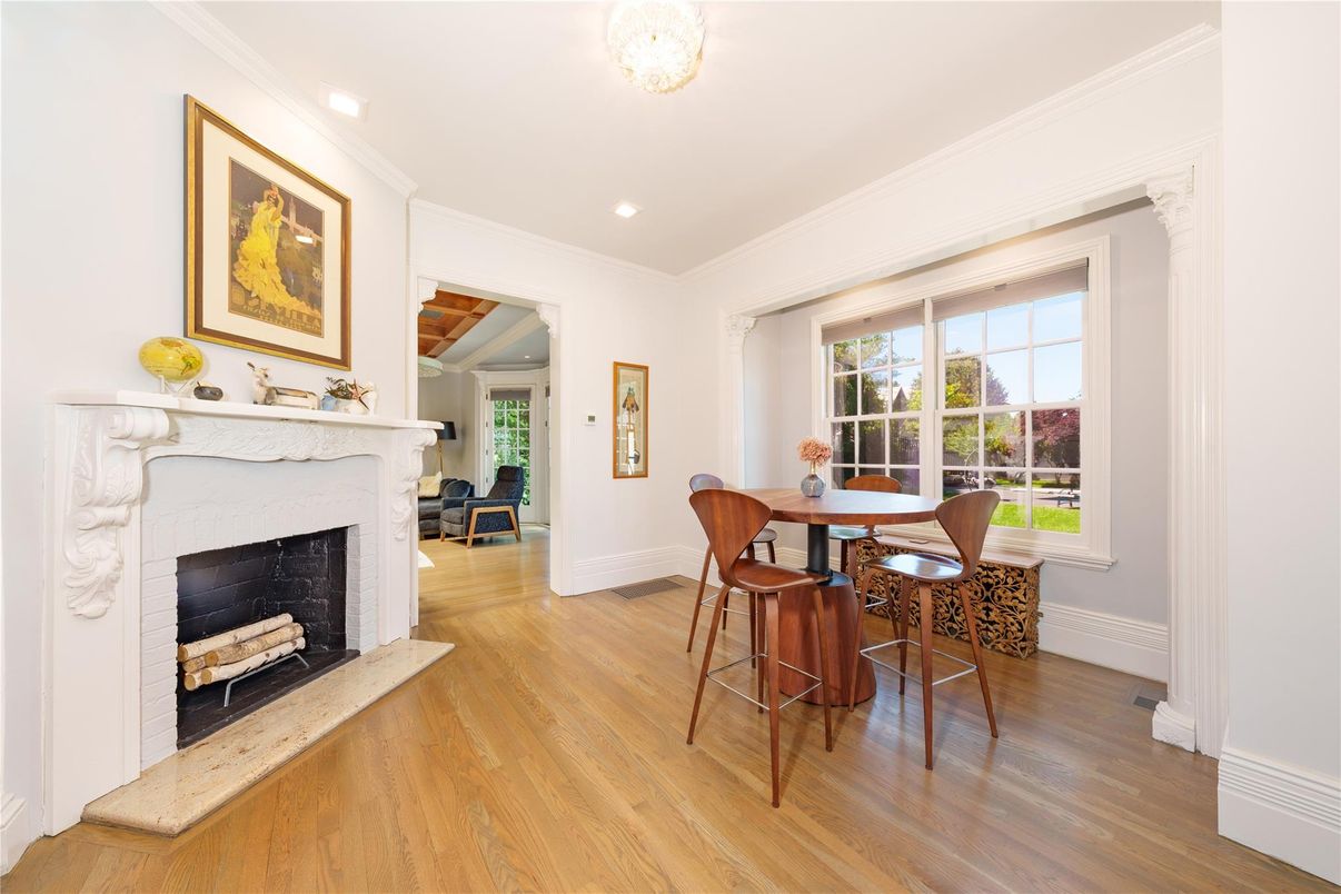 Dining room, Fireplace, Interior, Recessed Lighting, Wood Texture Flooring
