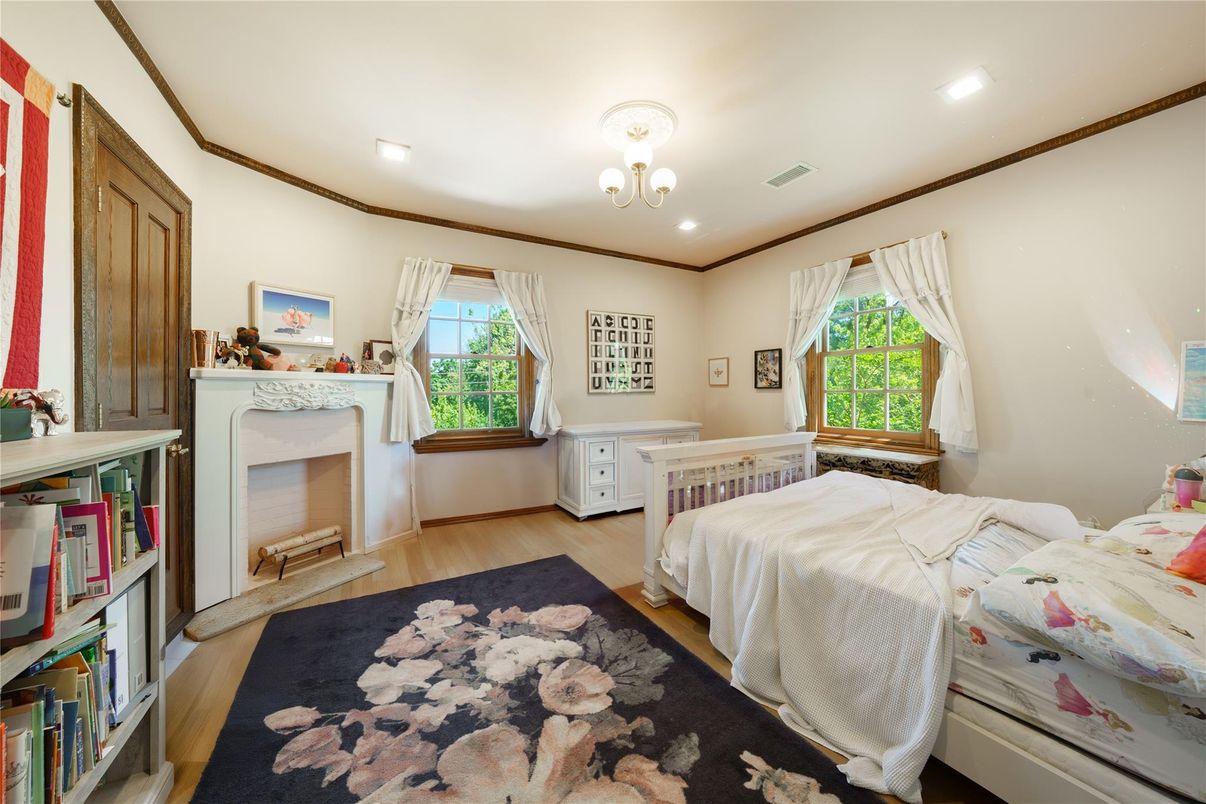 Bedroom, Fireplace, Interior, Recessed Lighting, Wood Texture Flooring