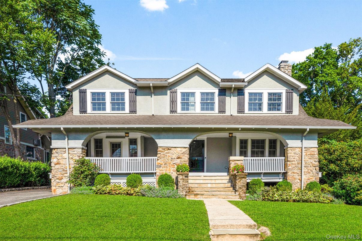 Exterior, Facade, American Craftsman