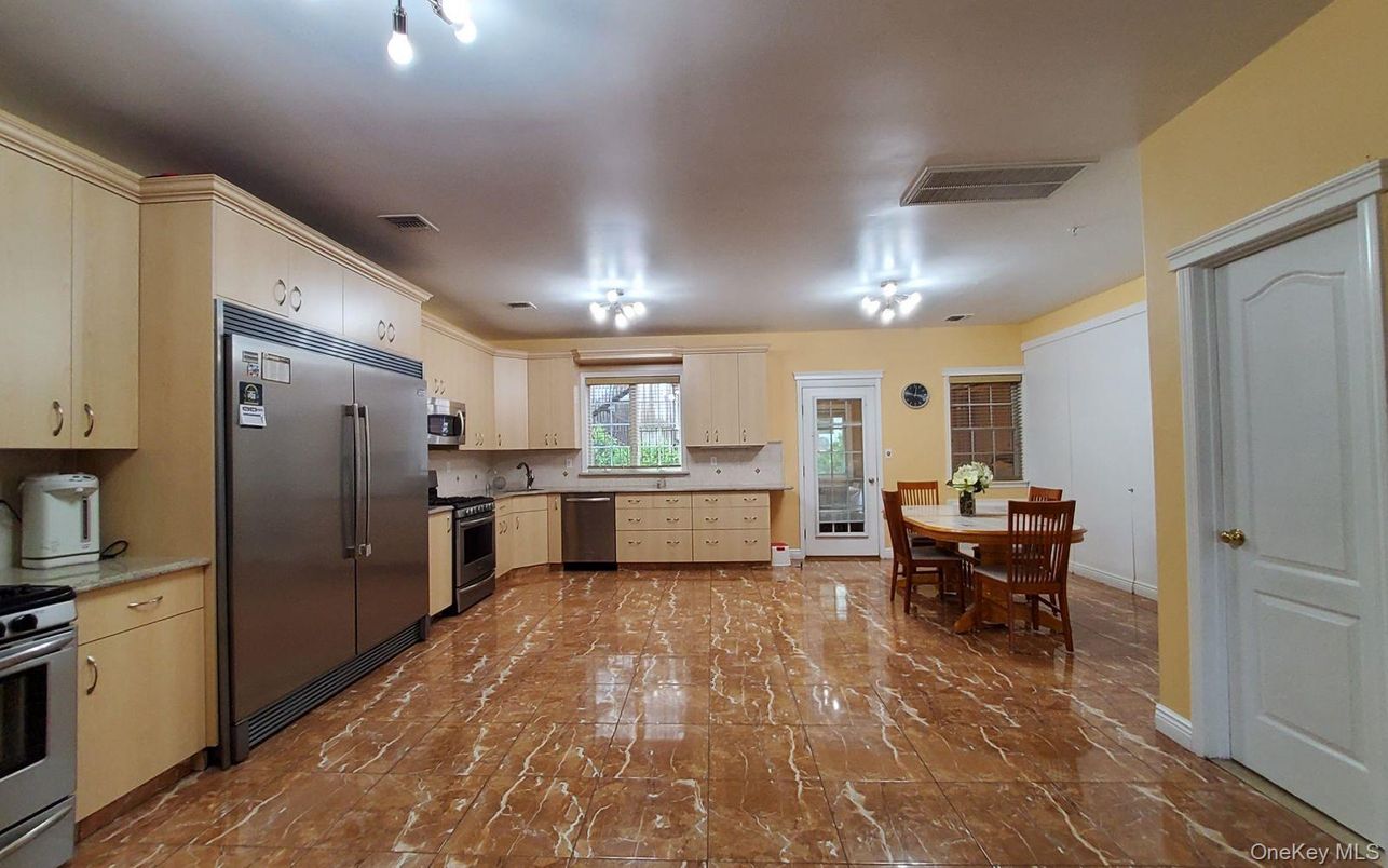 Dining room, Interior, Kitchen, Stainless Steel Appliances