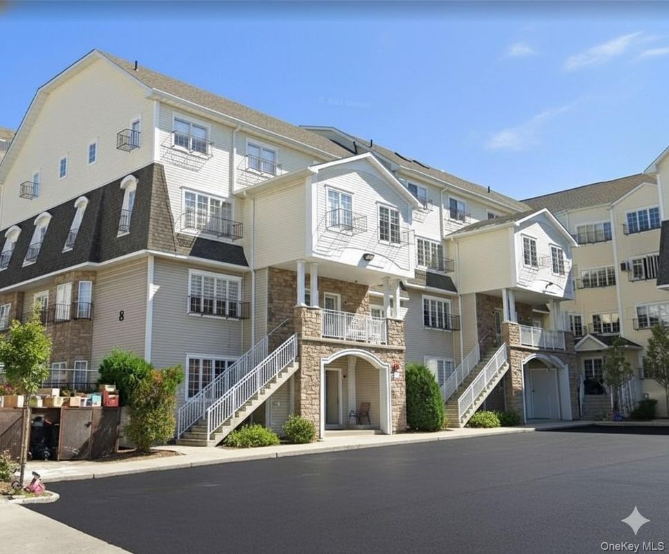 Exterior, Facade, Rowhouse