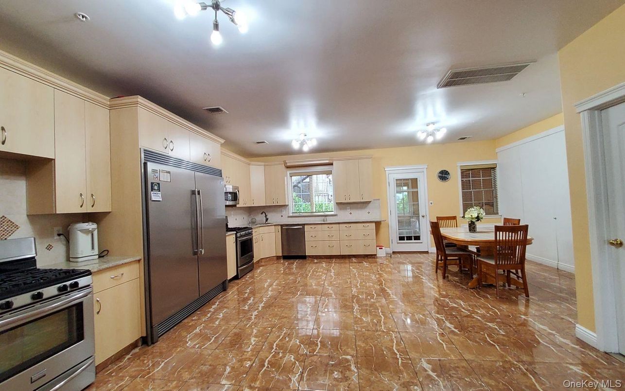 Dining room, Interior, Kitchen, Stainless Steel Appliances