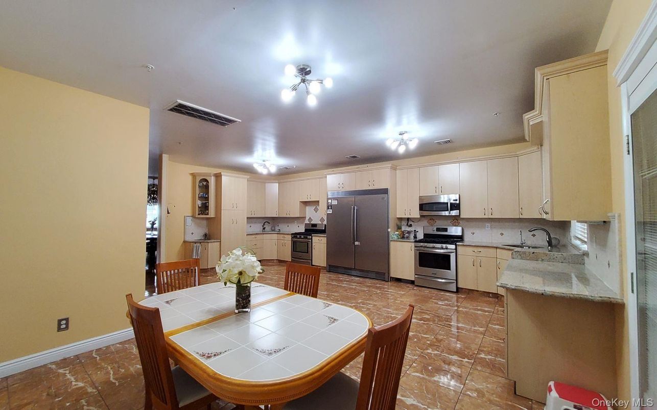 Dining room, Interior, Kitchen, Stainless Steel Appliances