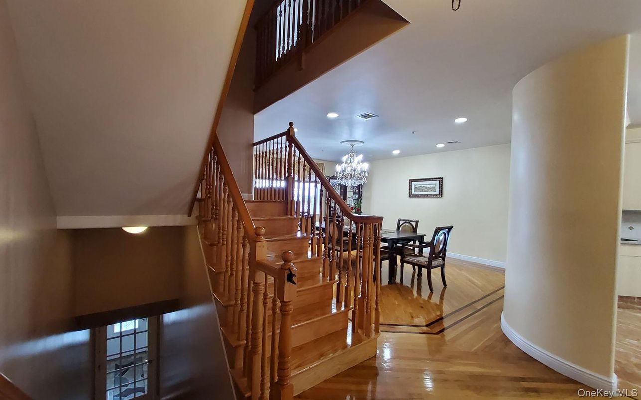 Chandelier, Dining room, Interior, Recessed Lighting, Wood Texture Flooring