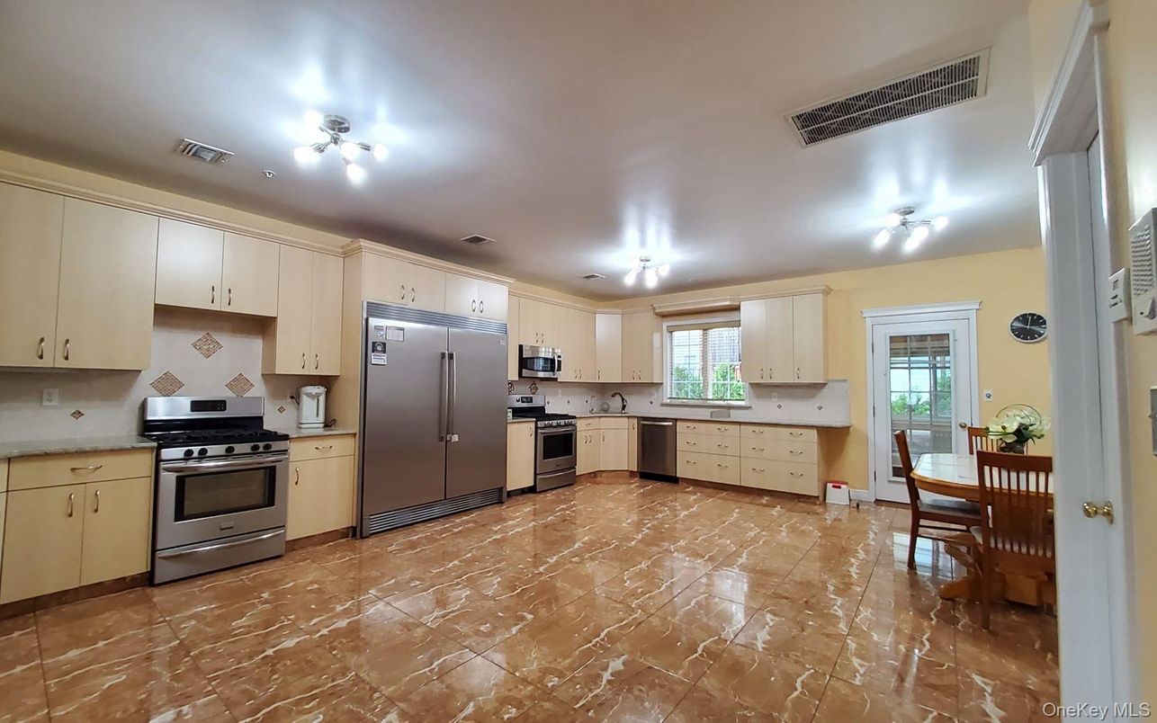Dining room, Interior, Kitchen, Stainless Steel Appliances