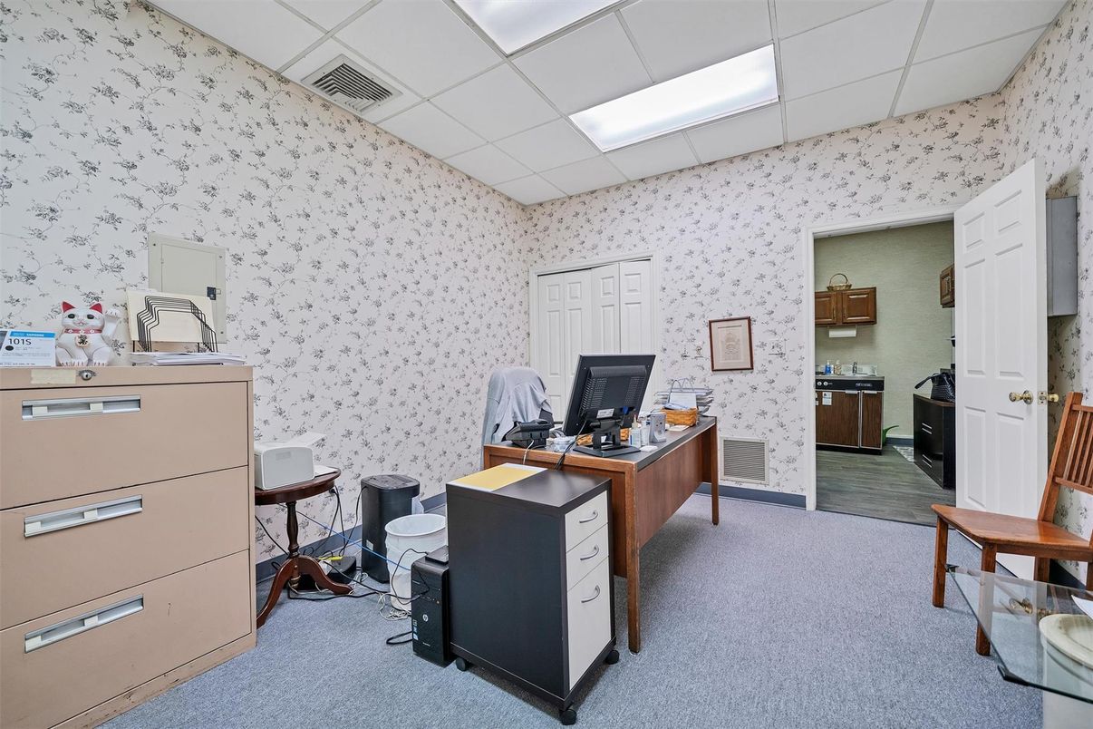 Home Office, Interior