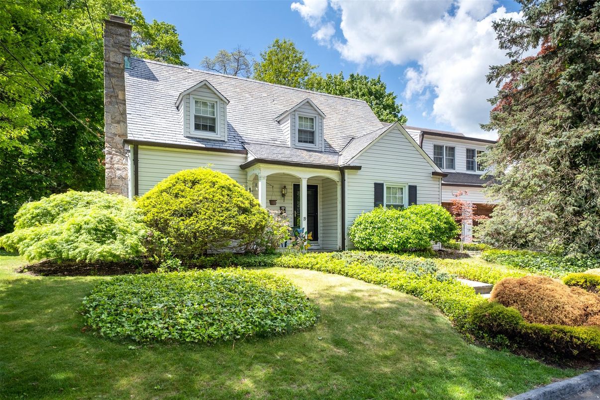 Exterior, Facade, Cape Cod