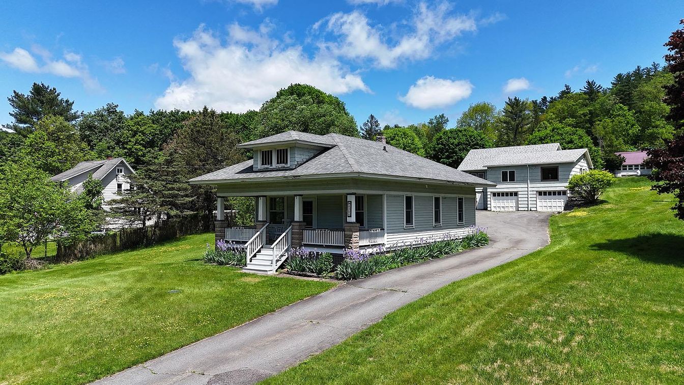 Backyard, Exterior, Facade, Split Level