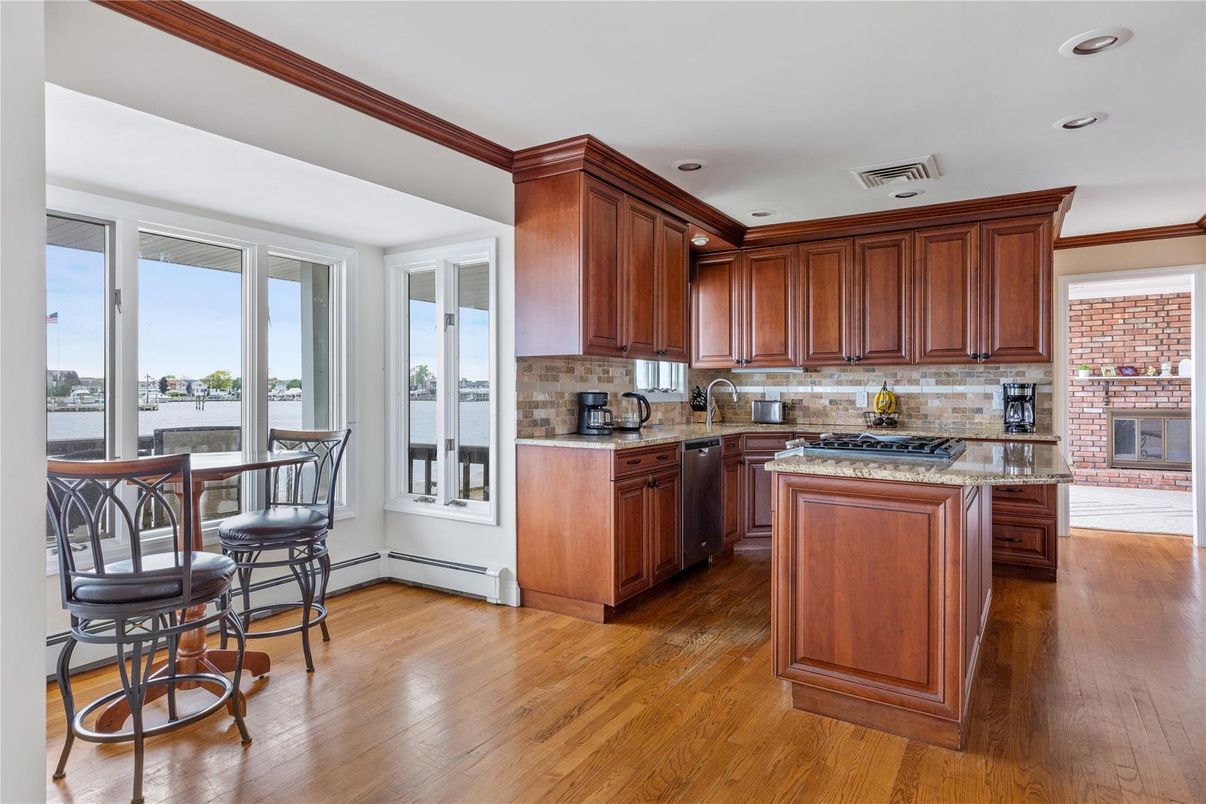 Interior, Kitchen, Recessed Lighting, Water, Wood Texture Flooring