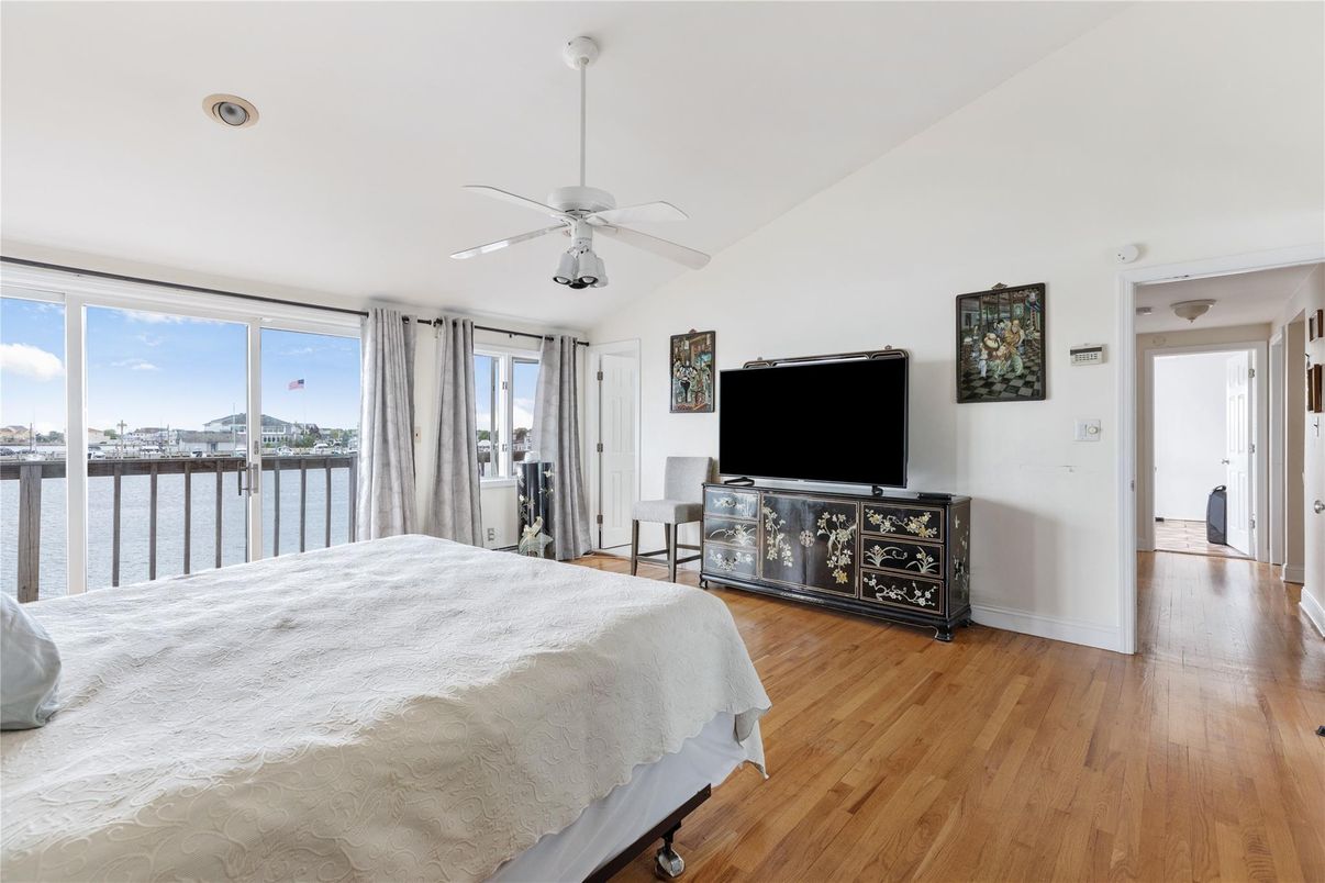 Bedroom, Interior, Water, Wood Texture Flooring