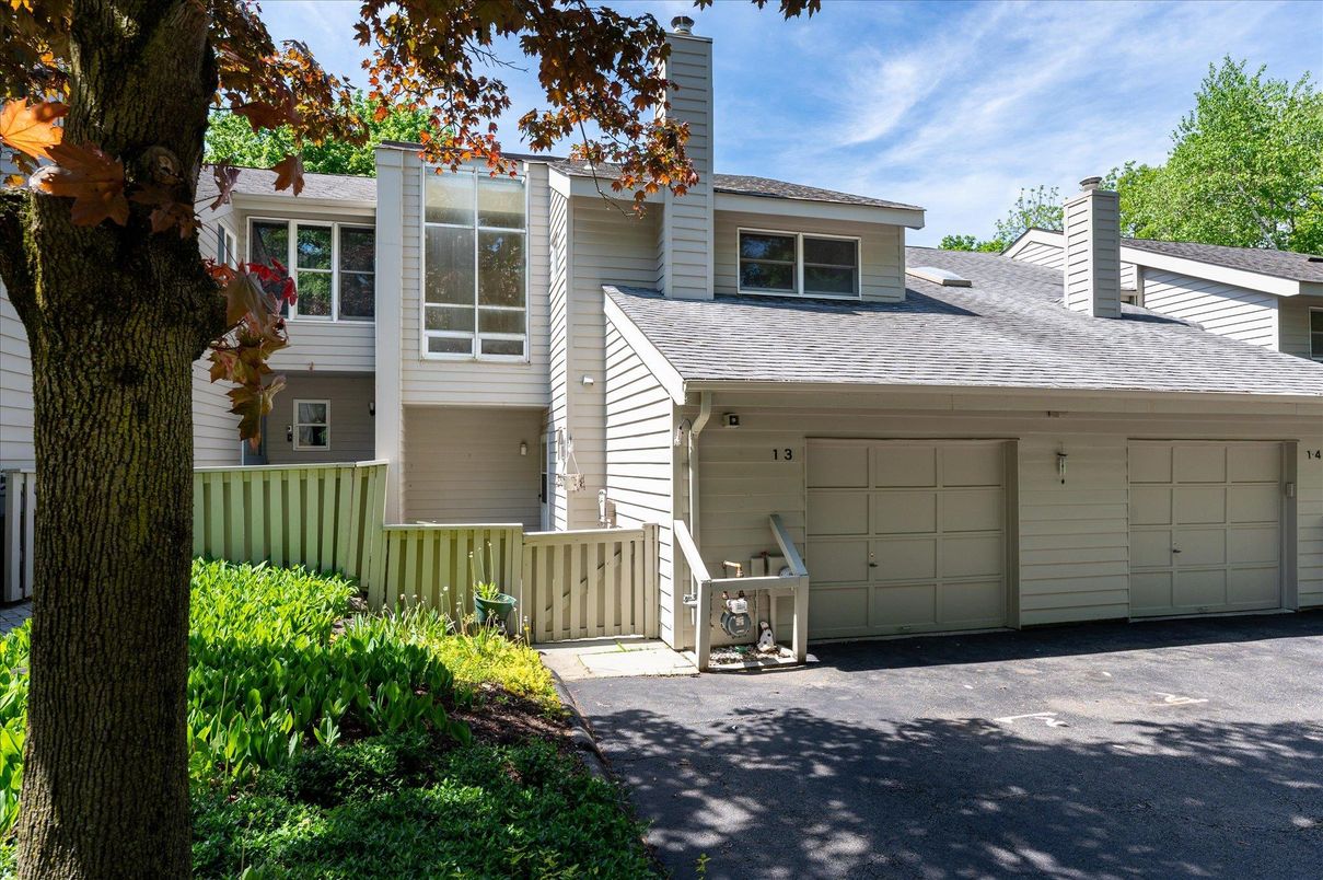 Attached, Exterior, Facade, Raised Ranch
