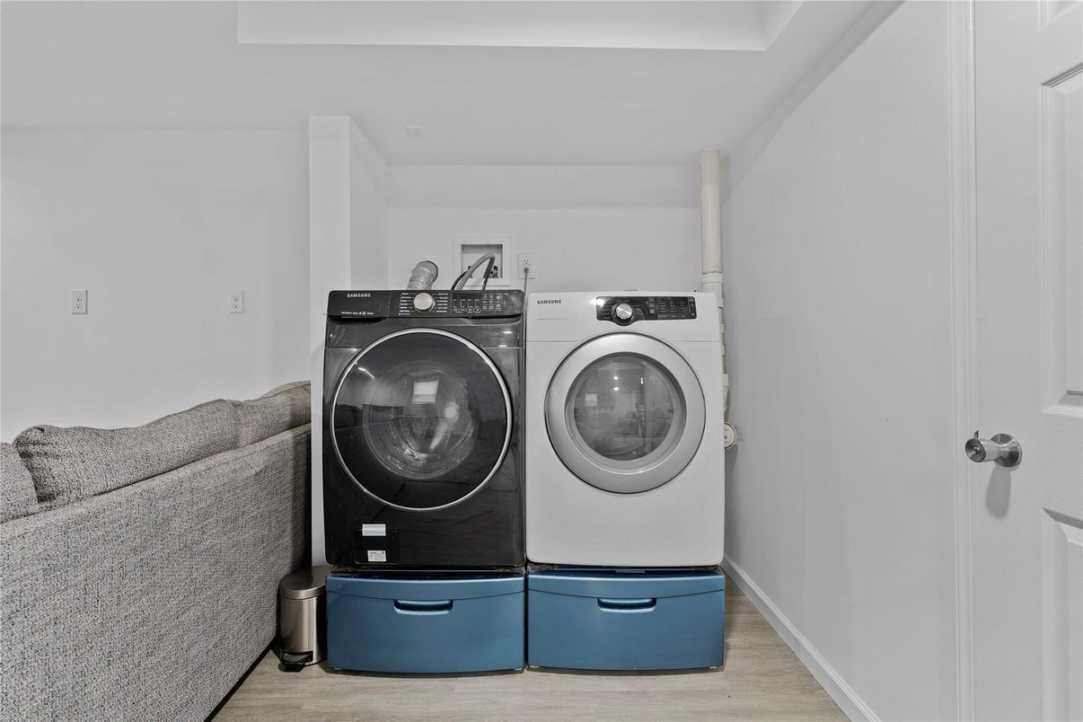 Interior, Utility Closets, Washer, Wood Texture Flooring