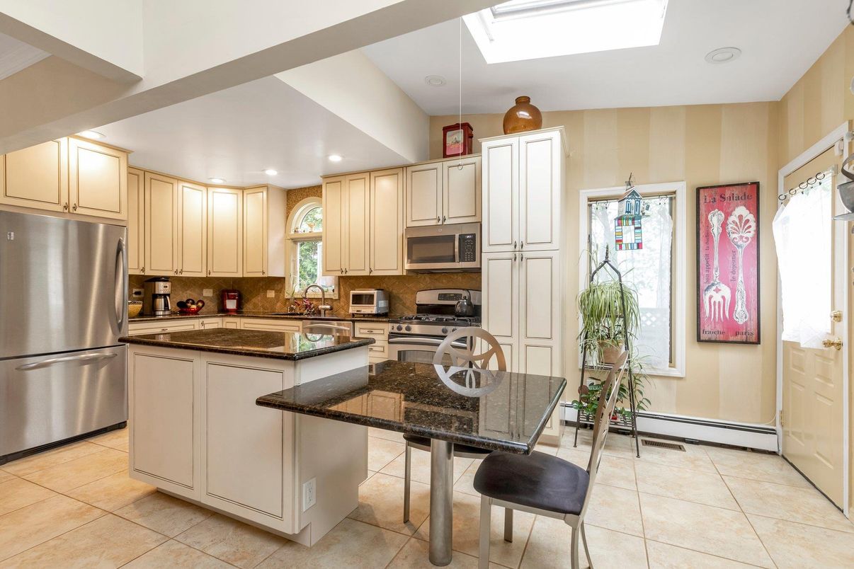 Dining room, Interior, Kitchen, Recessed Lighting, Stainless Steel Appliances