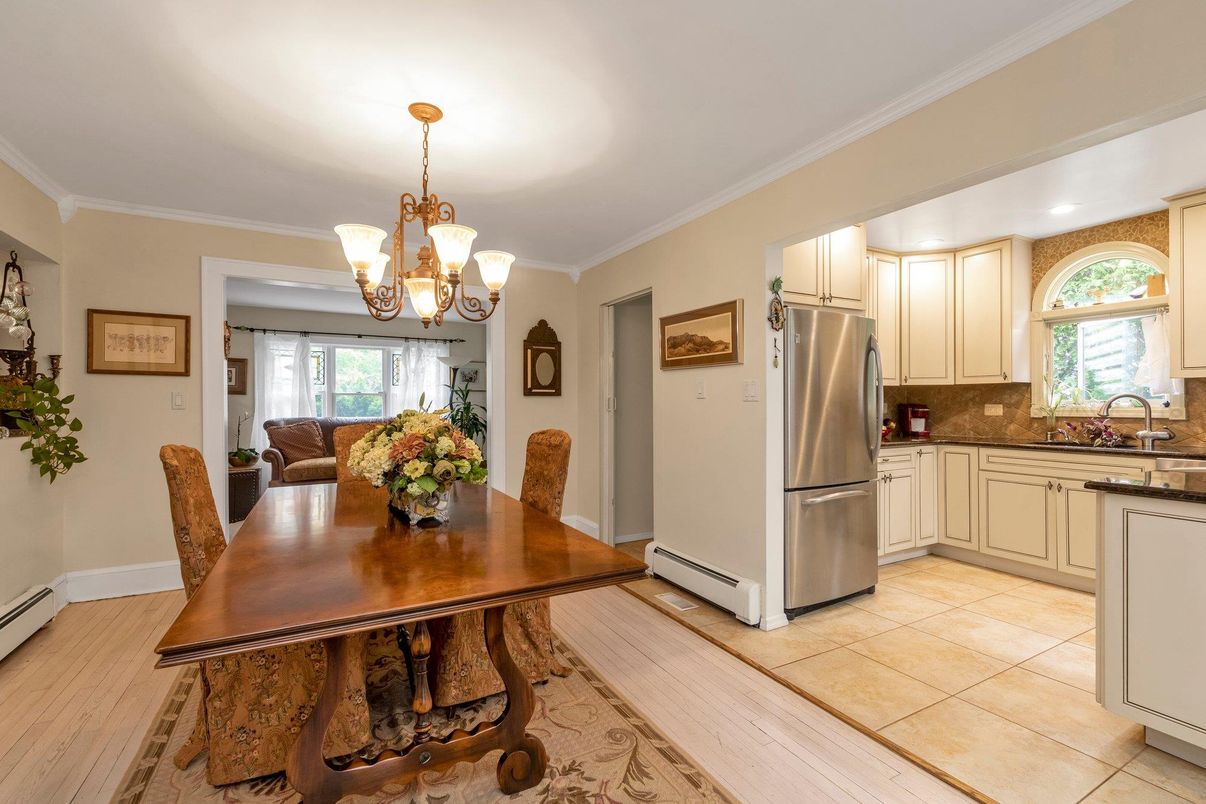 Chandelier, Dining room, Interior, Kitchen, Wood Texture Flooring