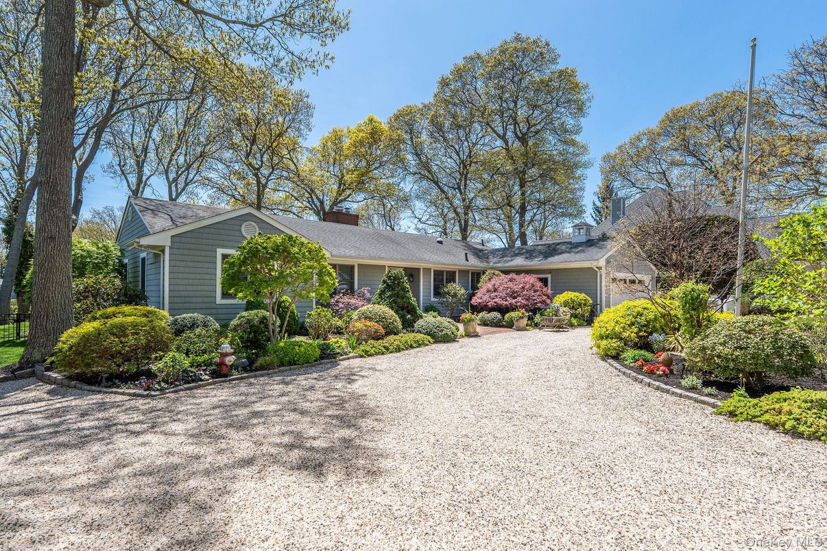 Attached, Exterior, Facade, Ranch