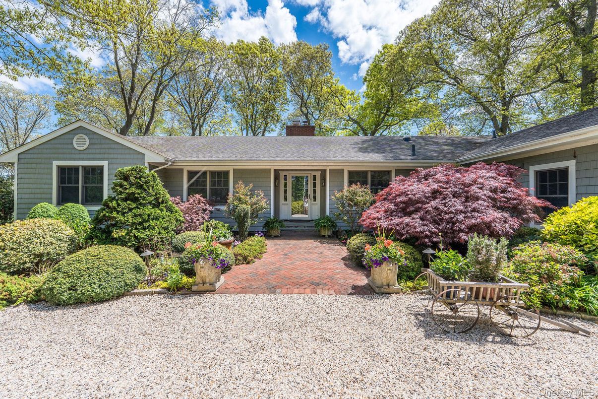 Exterior, Facade, Ranch