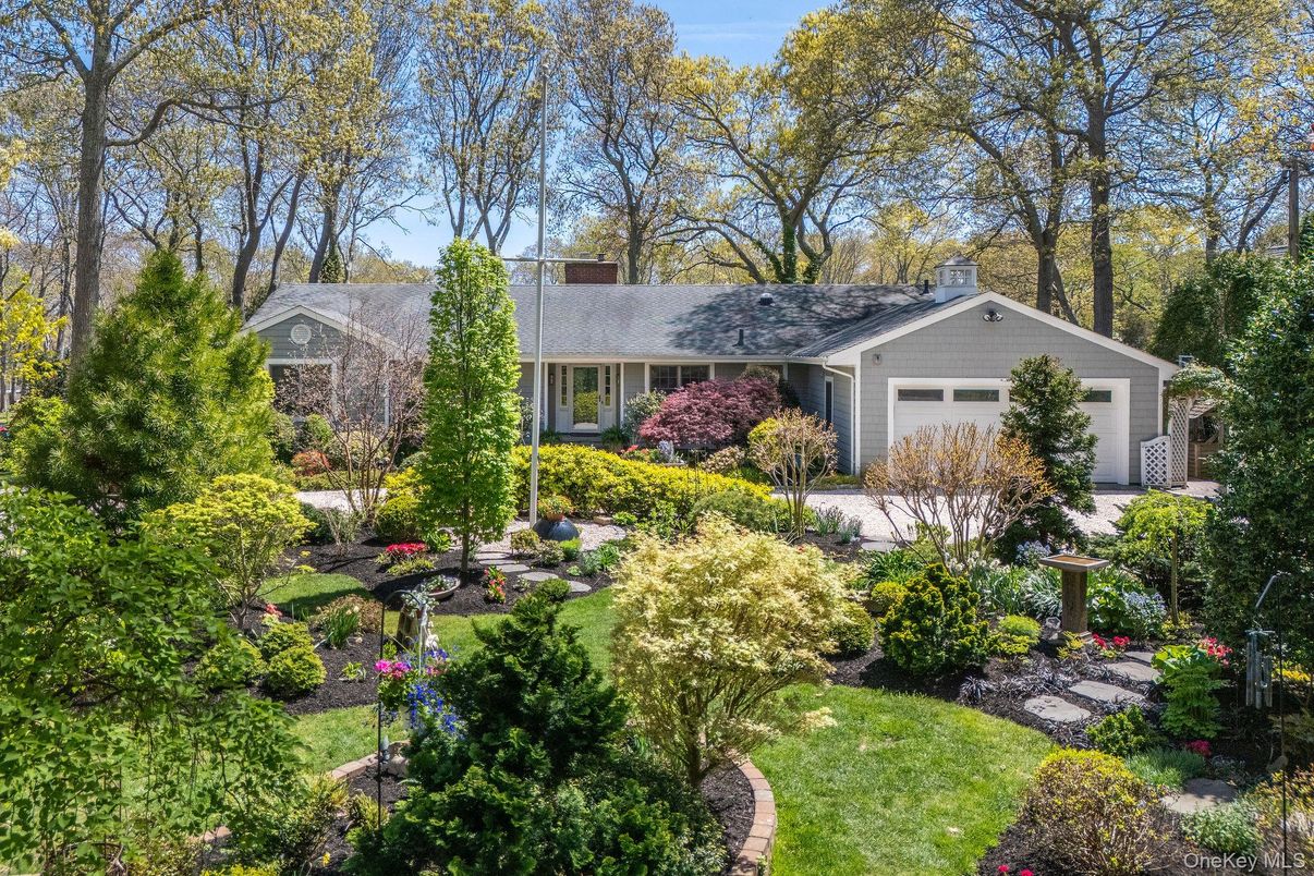 Attached, Exterior, Facade, Ranch