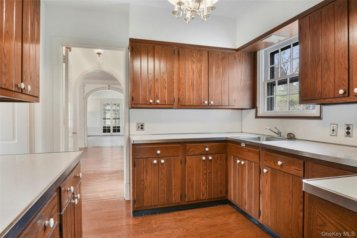 Chandelier, Interior, Kitchen, Wood Texture Flooring