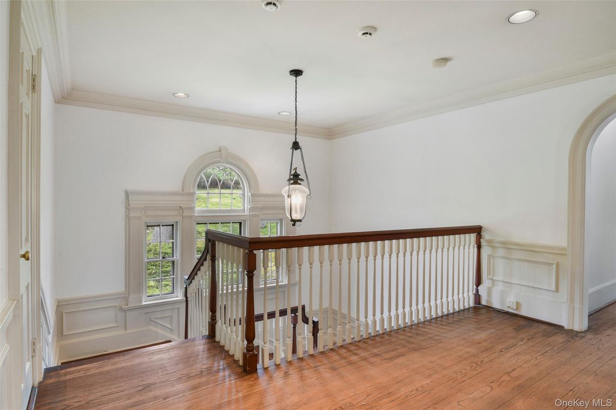 Interior, Pendant Lights, Recessed Lighting, Wood Texture Flooring