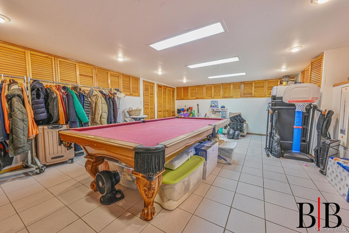 Billiard Table, Game Room, Interior, Recessed Lighting