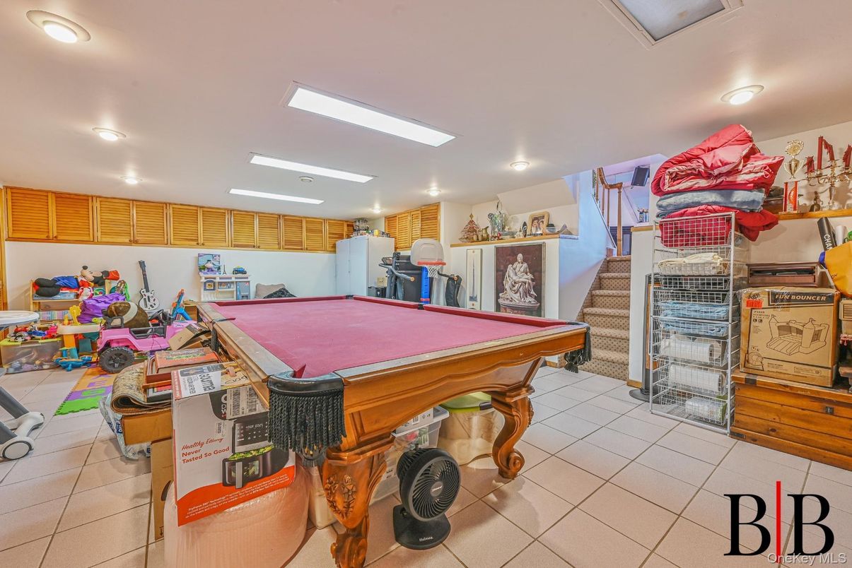 Billiard Table, Game Room, Interior, Recessed Lighting