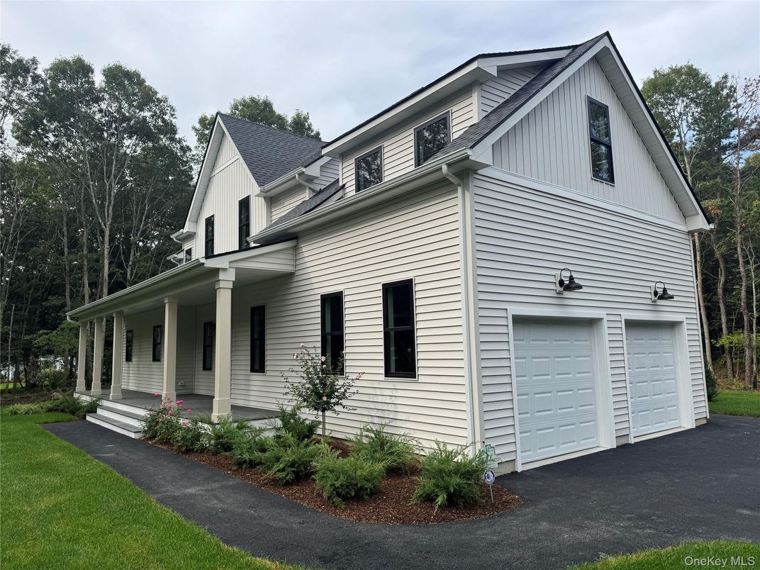 Attached, Exterior, Facade, Farmhouse