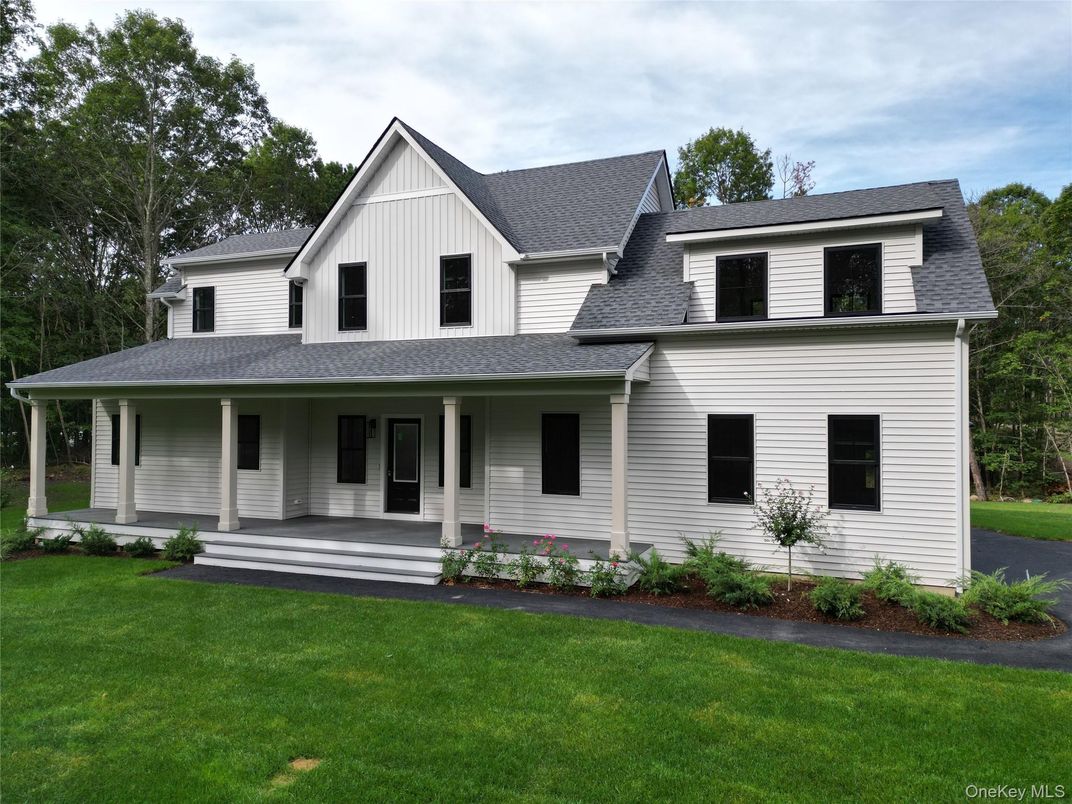Exterior, Facade, Farmhouse