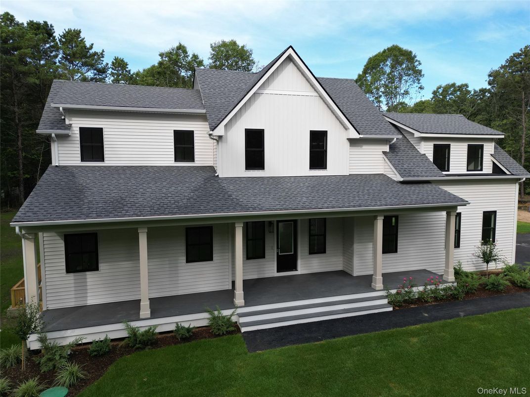 Exterior, Facade, Farmhouse