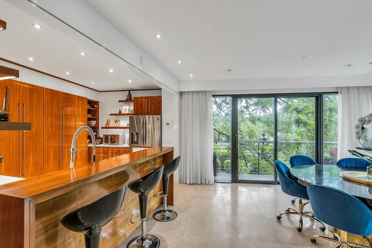 Dining room, Interior, Kitchen, Recessed Lighting, Stainless Steel Appliances