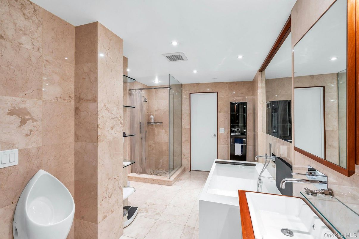 Bathroom, Dual Sink Vanities, Free Standing Baths, Glass Shower, Interior, Recessed Lighting