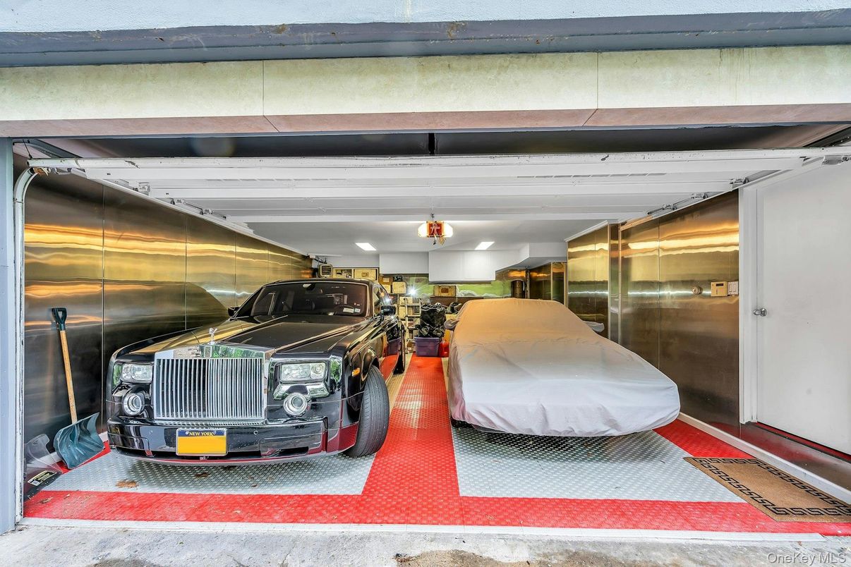 Garage, Interior