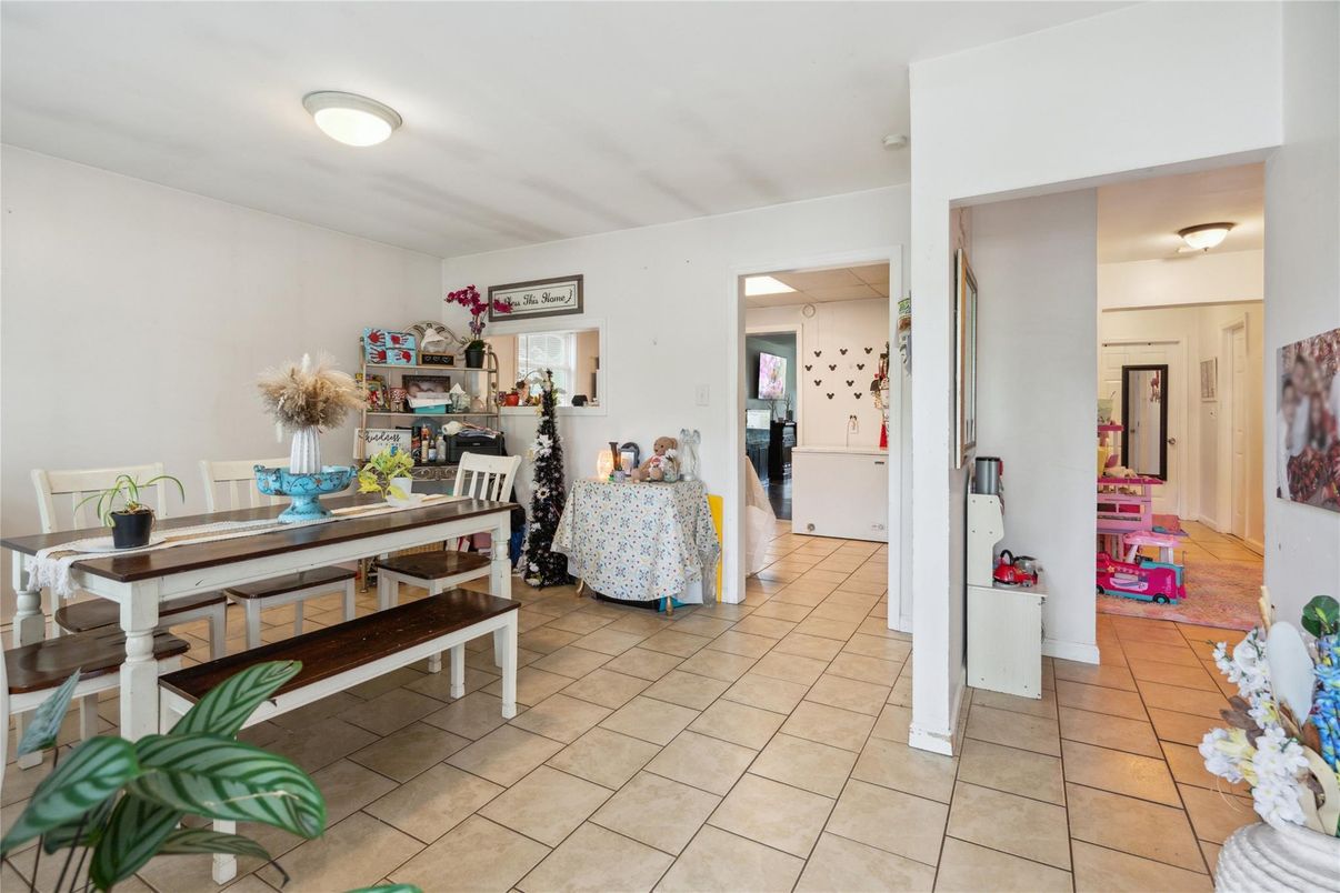 Dining room, Interior