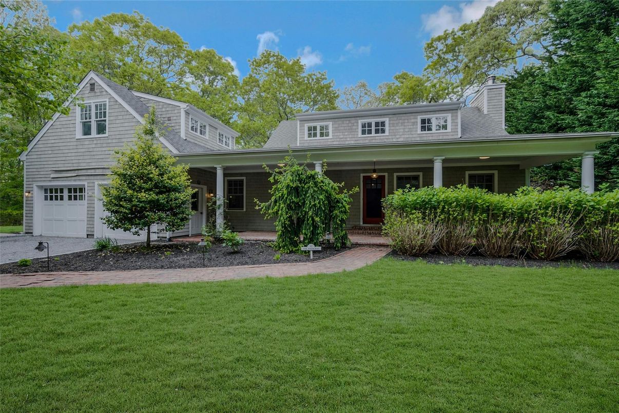 Attached, Exterior, Facade, Farmhouse
