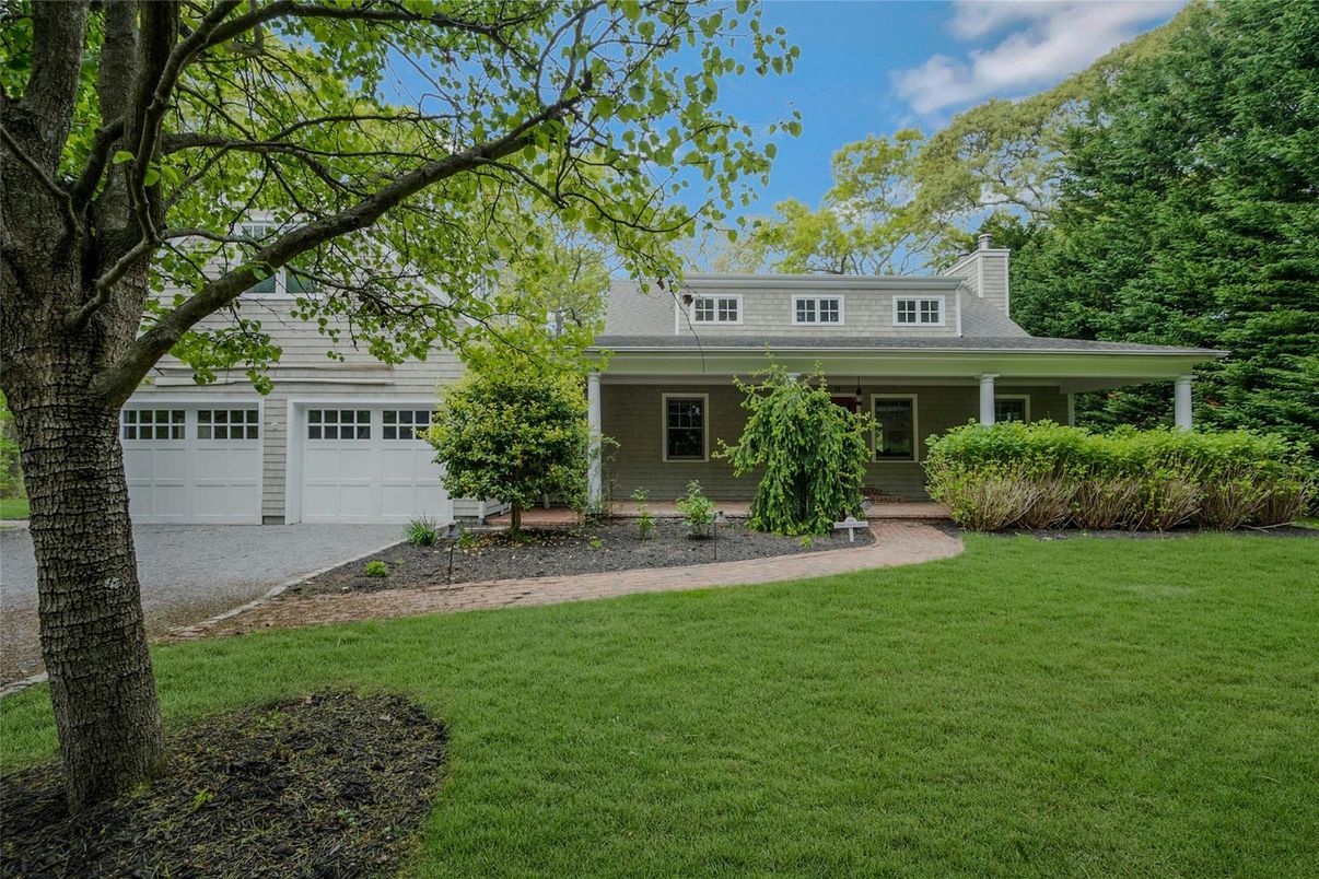 Attached, Exterior, Facade, Cape Cod