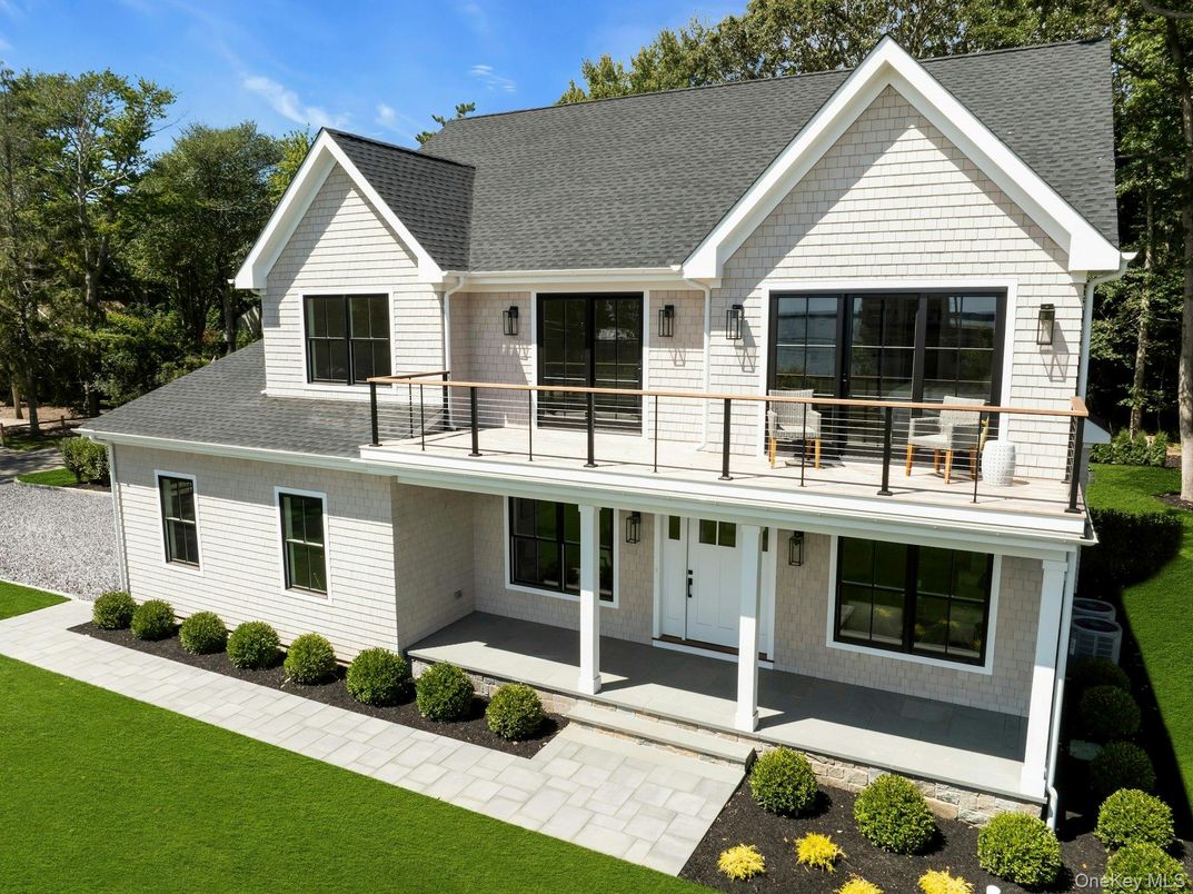 Exterior, Facade, Farmhouse