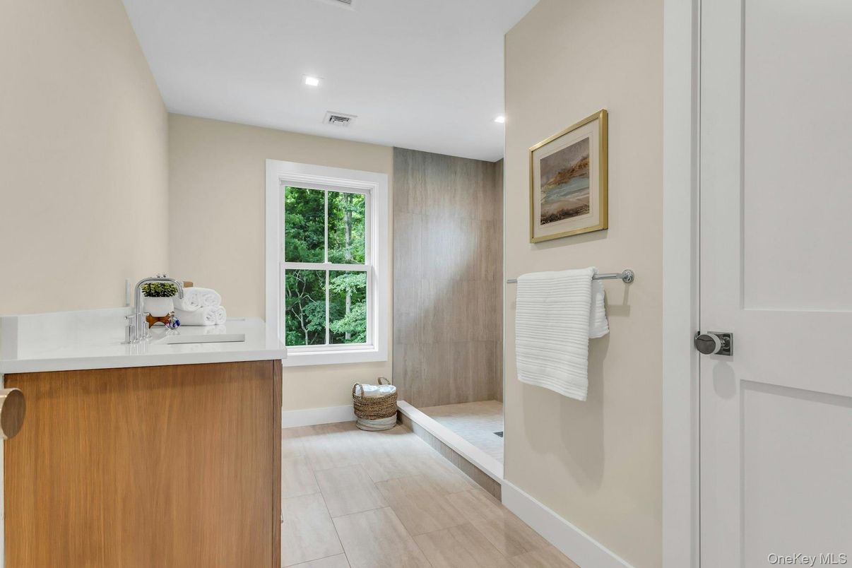 Bathroom, Interior, Recessed Lighting