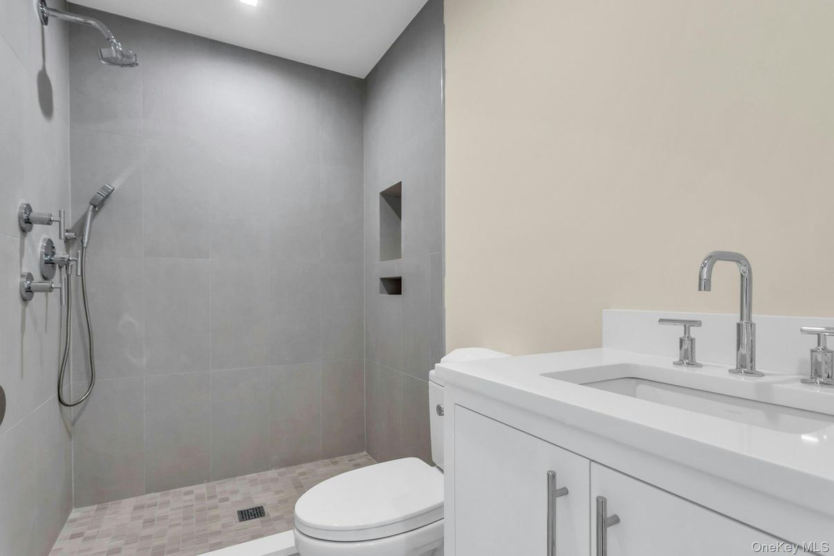 Bathroom, Interior, Recessed Lighting